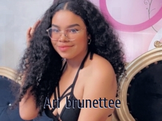 Ari_brunettee
