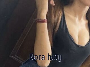 Nora_hoty
