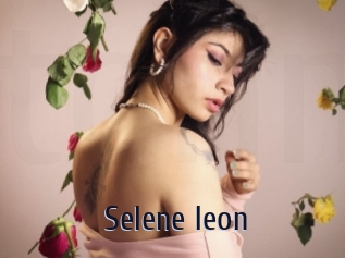 Selene_leon